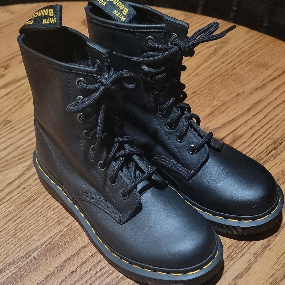 Dr. Martens Black 1460 Smooth Genuine Leather Lace Up Boots Size 5 Womens